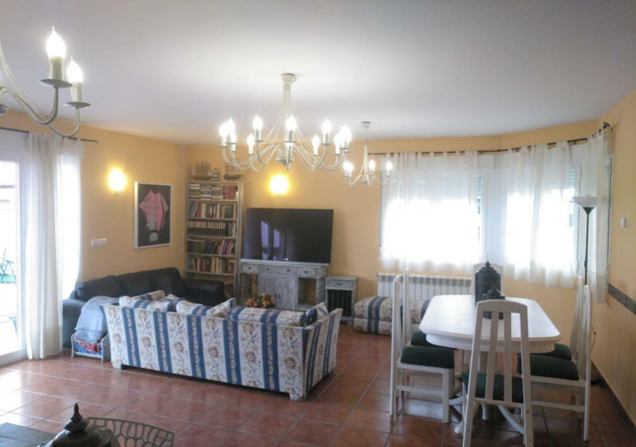 Villa Tiara Vacaciones Nava de la Asuncion Exterior foto